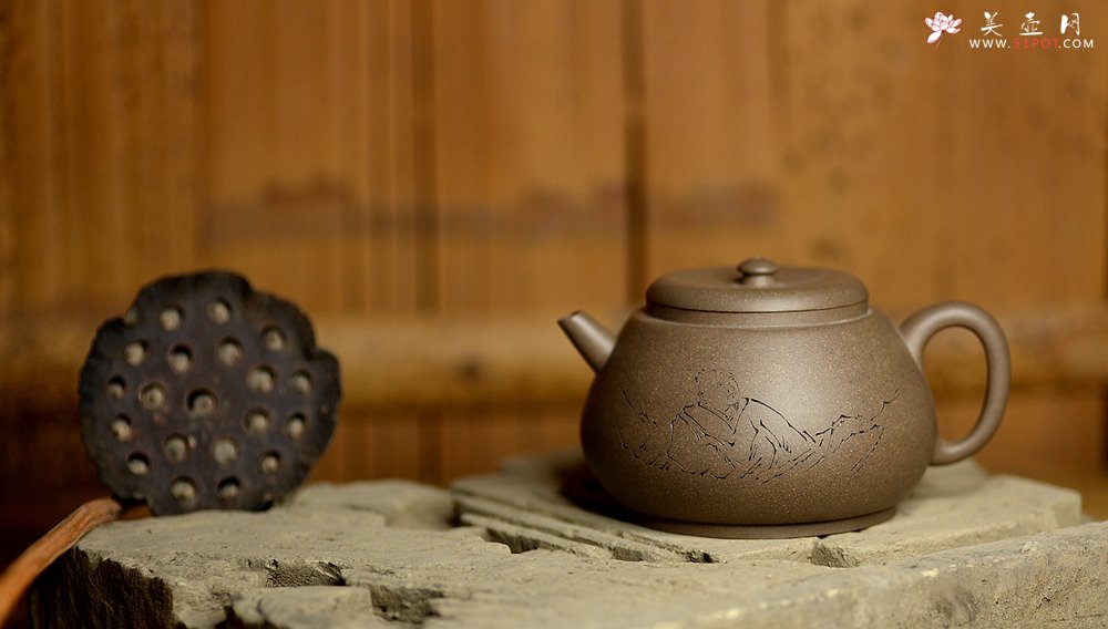 紫砂壶图片：万阗阗最新力作国助和石精刻 全手龙蛋 飘逸俊秀 文气十足 - 美壶网