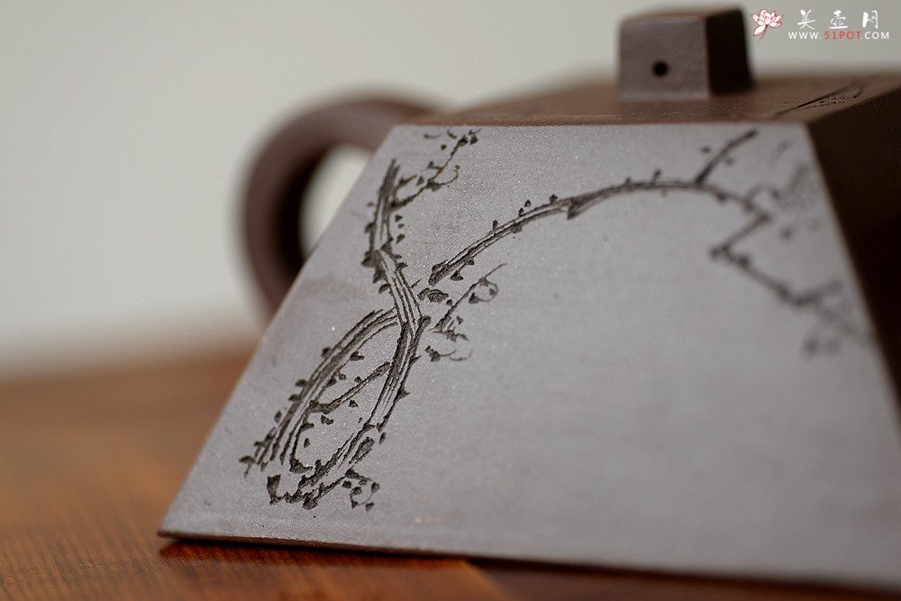 紫砂壶图片： 线条挺拔  全手镶片升方 优质紫泥 - 美壶网