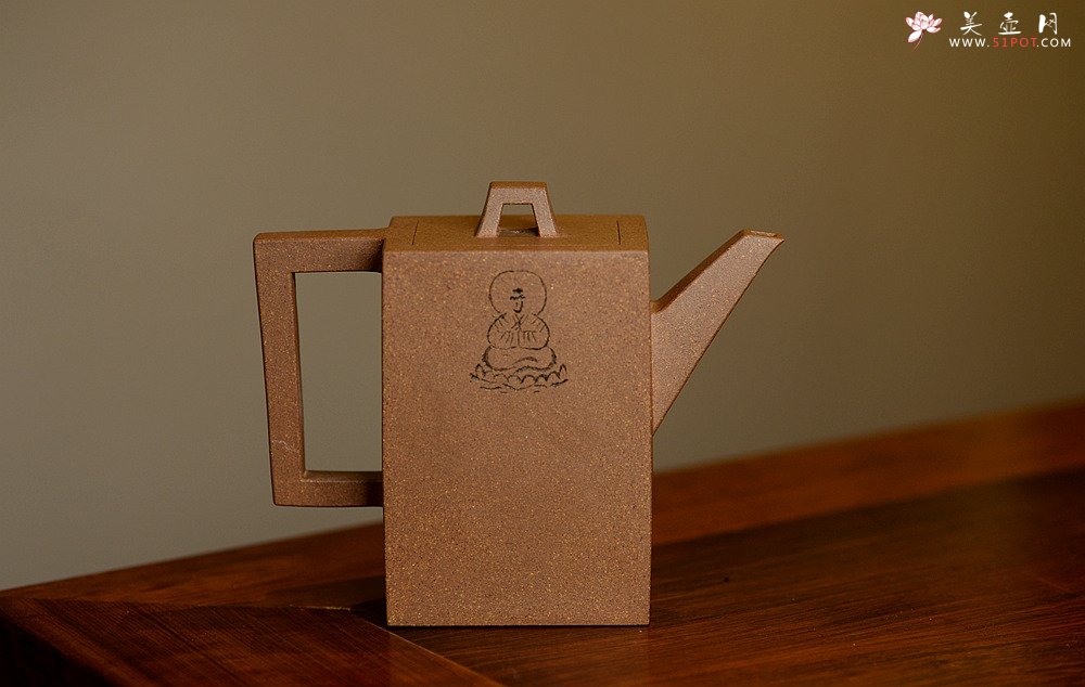 紫砂壶图片：詹黎明實力之作 剛正挺拔 全手磚方 餘韵可品o(∩_∩)o   - 美壶网