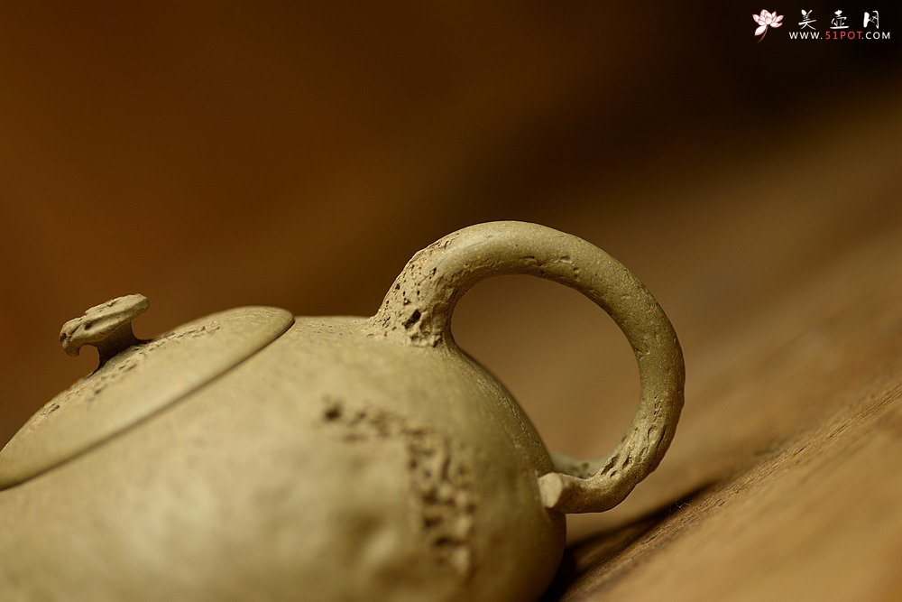 紫砂壶图片：肌理丰富 拙味~ 全手薄胎龚春 ~沧桑质感 - 美壶网