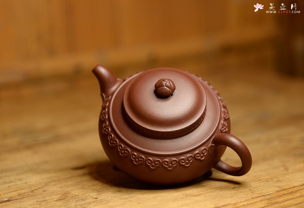 紫砂壶图片：雄浑凝练 精神气韵 扛鼎之作 全手大云肩如意 - 美壶网