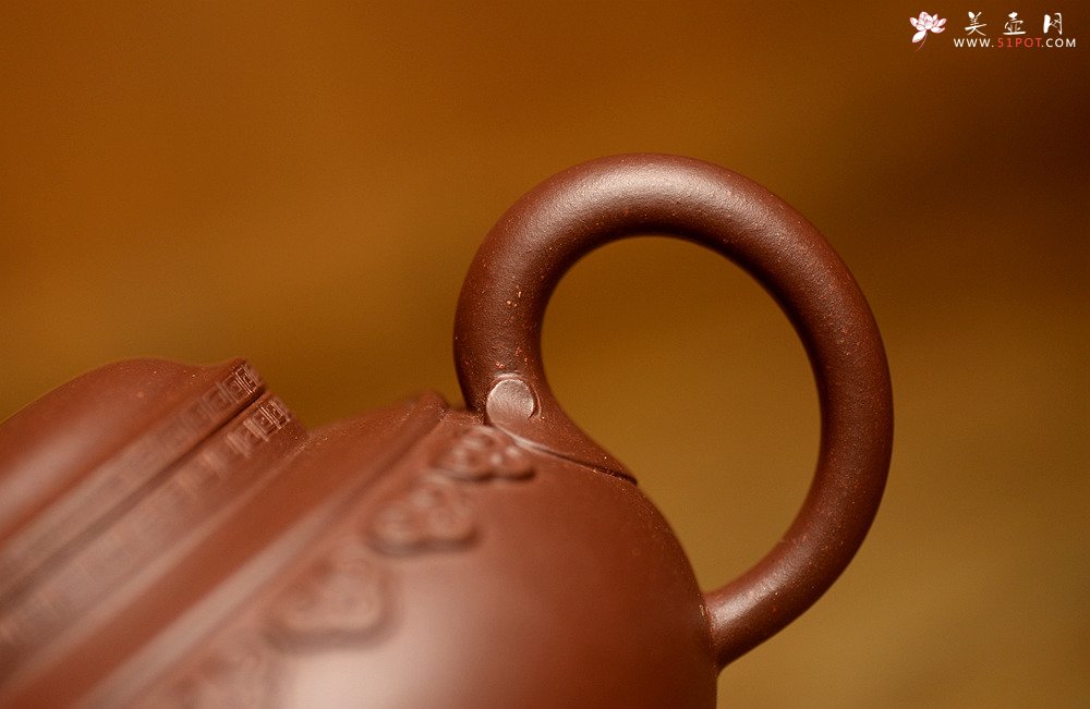 紫砂壶图片：雄浑凝练 精神气韵 扛鼎之作 全手大云肩如意 - 美壶网