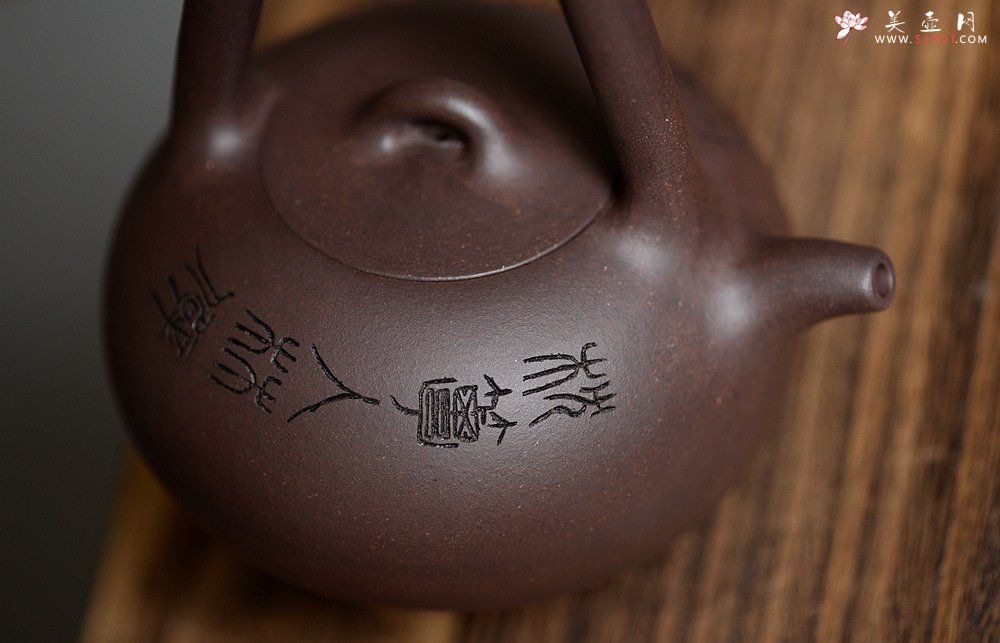 紫砂壶图片：淞庐出品 文气十足 半陶提梁 - 美壶网