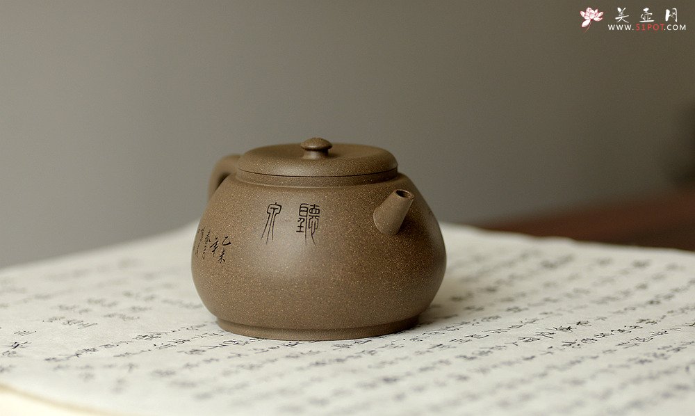 紫砂壶图片：万阗阗力作国助和石精刻 全手龙蛋 飘逸俊秀 文气十足 - 美壶网