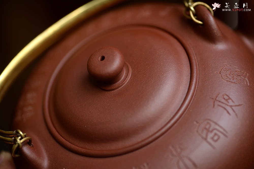 紫砂壶图片：詹黎明经典代表作 全手大吉 中书协王俊平装饰 全手大品壶难度极大 - 美壶网