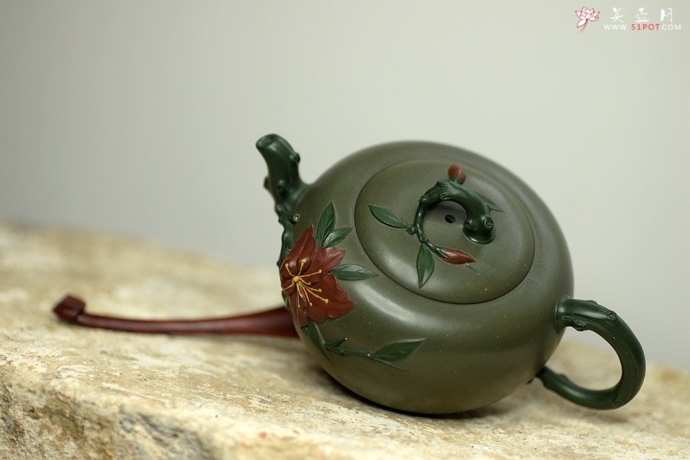 紫砂壶图片：原创作品 孙伟强张新亚合作 映山红 别有风韵~贴叶精湛 - 美壶网