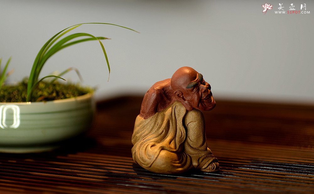 紫砂壶图片：知足常乐 笑口常开 全手雕塑 栩栩如生 喜庆罗汉 - 美壶网