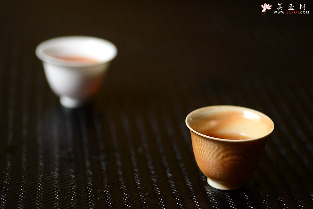 紫砂壶图片：定制精品 景德镇手工杯 柴烧自然落灰釉 每个不一样随机发货 - 美壶网