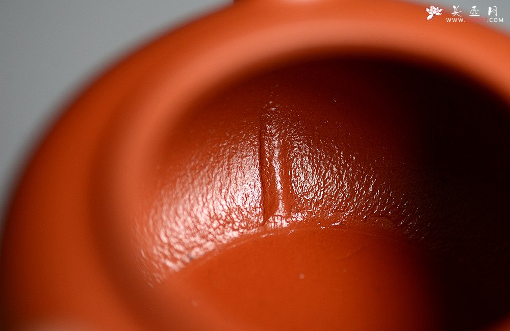 紫砂壶图片：徐亚春全手作品 优质朱泥 珠圆玉润 全手柿圆 - 美壶网