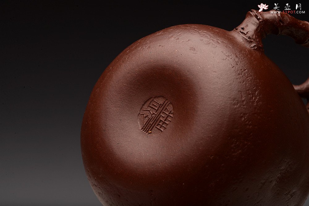 紫砂壶图片：潘丹初全手新作 泥‘玄’系列之玄石 古拙文气  石竹 峥嵘岁月 - 美壶网