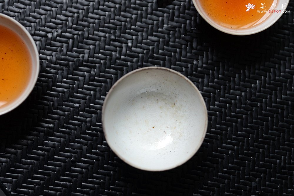 紫砂壶图片：定制精品 景德镇手工杯 柴烧自然落灰釉 每个不一样随机发货 - 美壶网