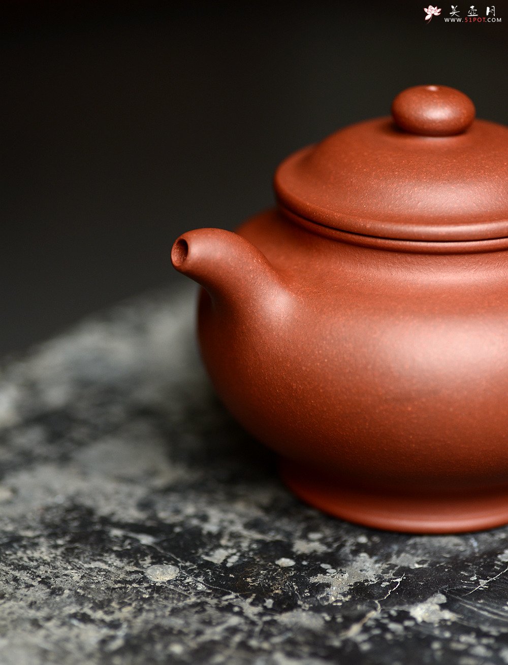 紫砂壶图片：油润老清水 顾小英新作 光素经典器形 全手掇只 挺拔厚重 - 美壶网