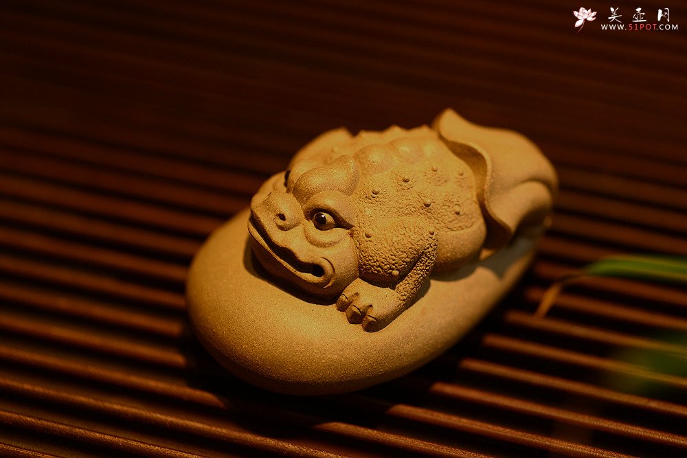 紫砂壶图片：金蟾 做工精致 栩栩如生 和气生财 茶盘尤物 - 美壶网