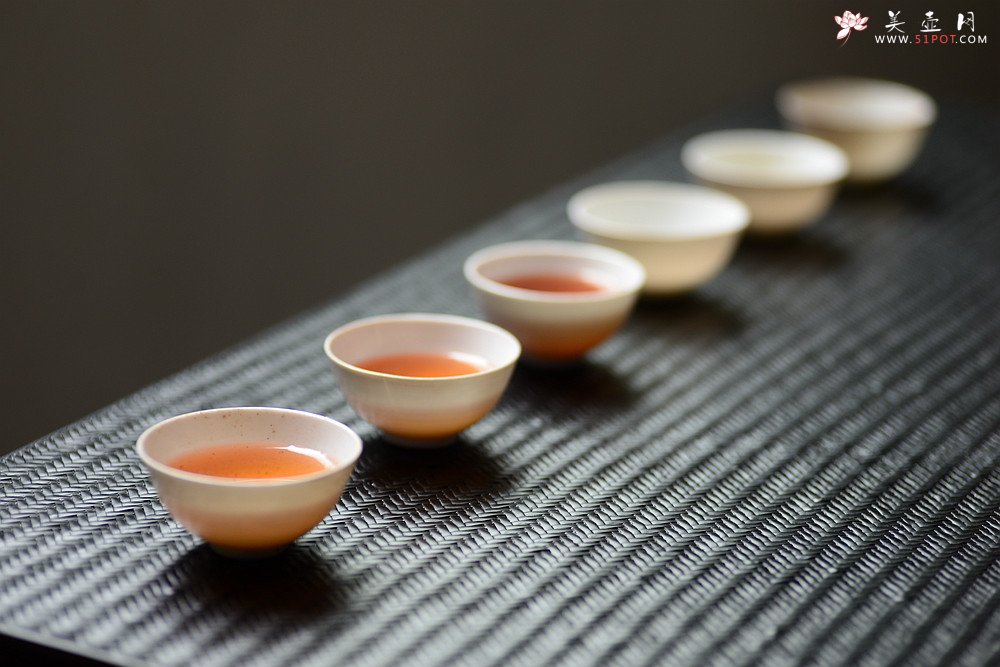 紫砂壶图片：定制精品 景德镇手工杯 柴烧自然落灰釉 每个不一样随机发货 - 美壶网