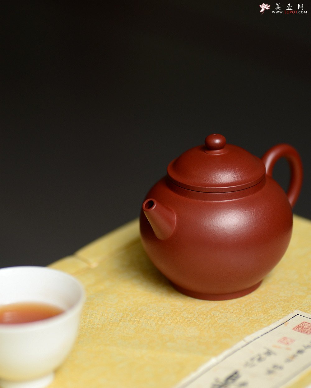 紫砂壶图片：夏日杀茶利器 红袍朱泥 全手小巨轮珠 型制可人 炮管直流 - 美壶网