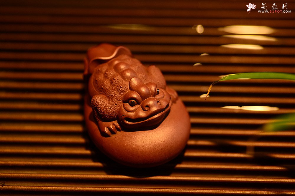 紫砂壶图片：金蟾 做工精致 栩栩如生 和气生财 茶盘尤物 - 美壶网