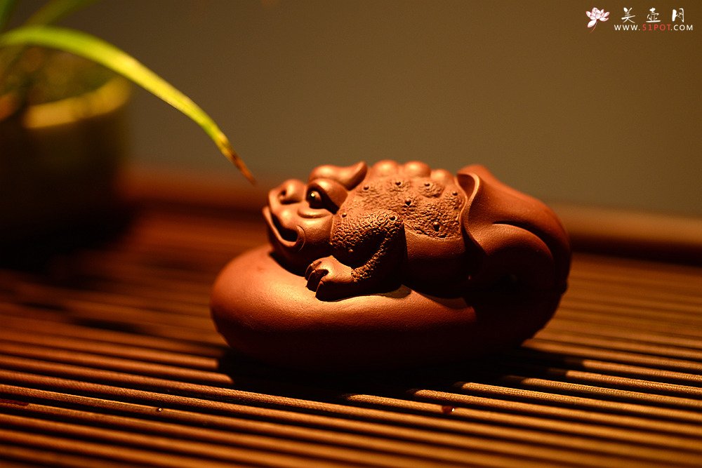 紫砂壶图片：金蟾 做工精致 栩栩如生 和气生财 茶盘尤物 - 美壶网