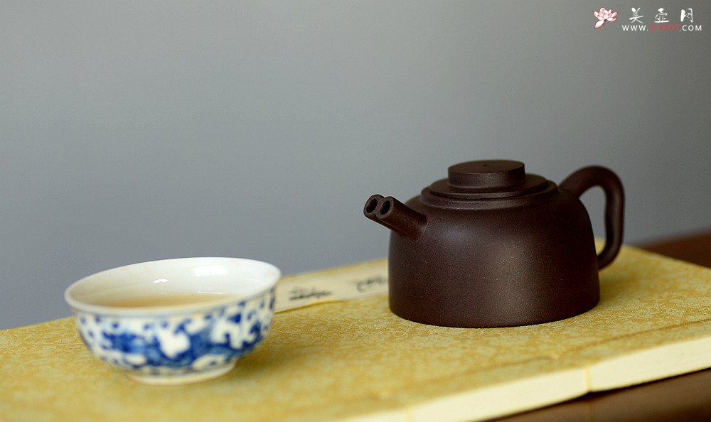 紫砂壶图片：美壶特惠 茶人最爱 造型新颖 有趣 双流井栏 - 美壶网