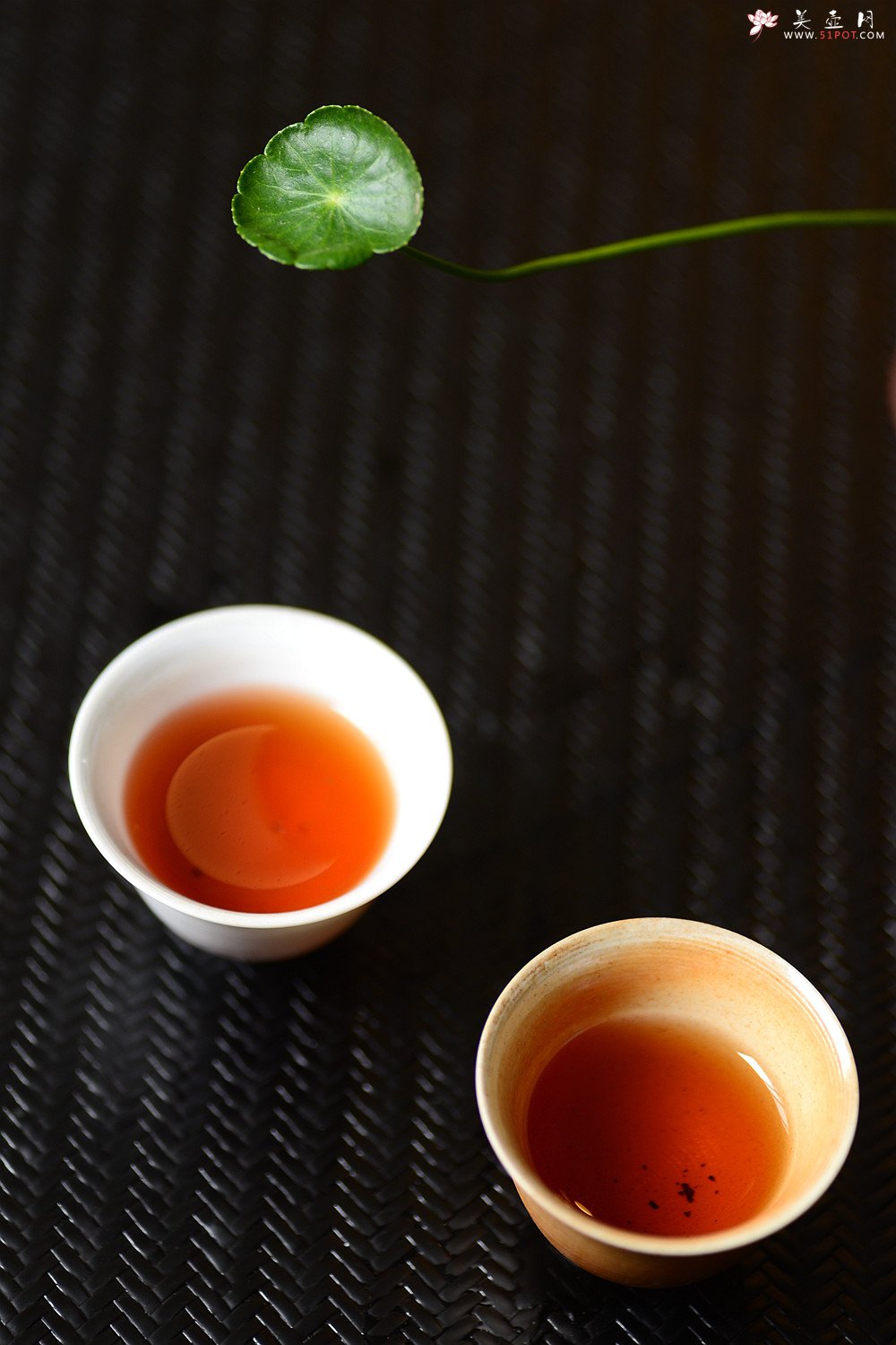 紫砂壶图片：定制精品 景德镇手工杯 柴烧自然落灰釉 每个不一样随机发货 - 美壶网