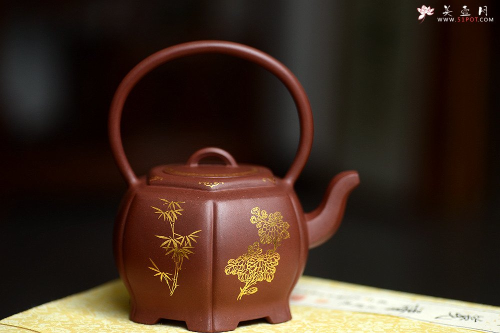紫砂壶图片：潘小东全手新作 稳重大气 线条优美 宫灯提梁 描金装饰 - 美壶网