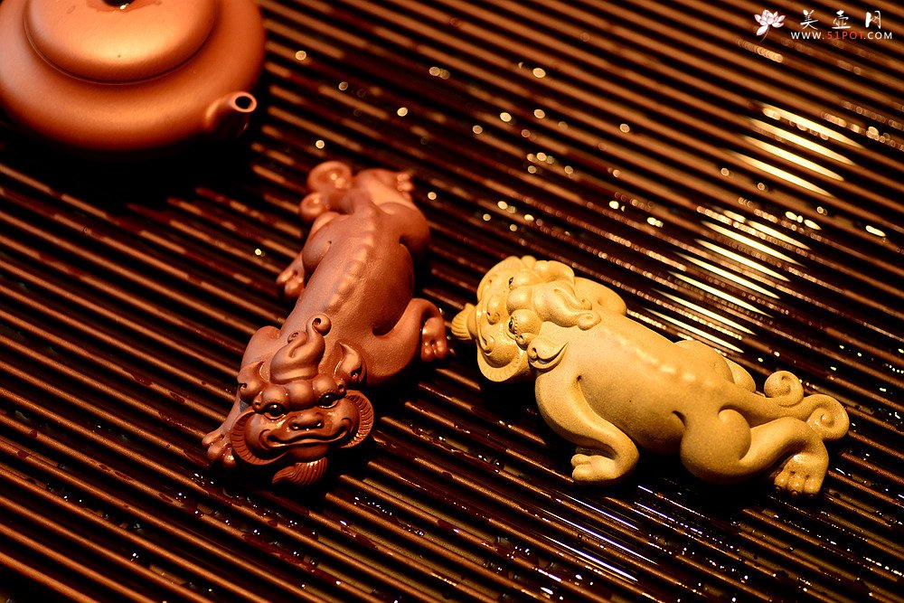 紫砂壶图片：美壶特惠 做工精细 生动传神 貔貅~~茶盘尤物 - 美壶网