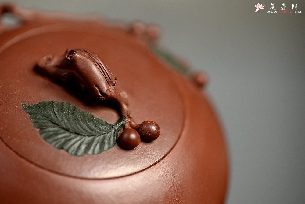 紫砂壶图片：红豆生南国 春来发几枝  孙伟强张新亚合作 原创作品 红豆  - 美壶网
