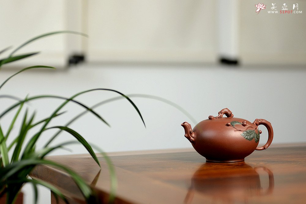 紫砂壶图片：红豆生南国 春来发几枝  孙伟强张新亚合作 原创作品 红豆  - 美壶网
