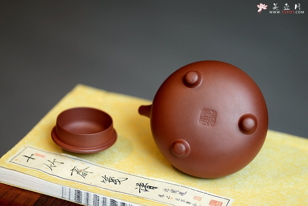 紫砂壶图片：饱满挺拔 圆润可人 于洪霞乙未年全手作品 童馨提梁 - 美壶网