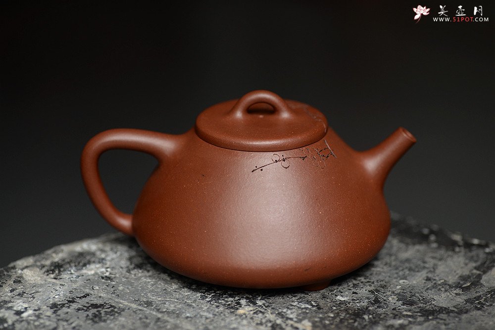 紫砂壶图片：手工炼制底槽青  骨骼清奇 国助范建鹏装饰 全手梅花石瓢 - 美壶网