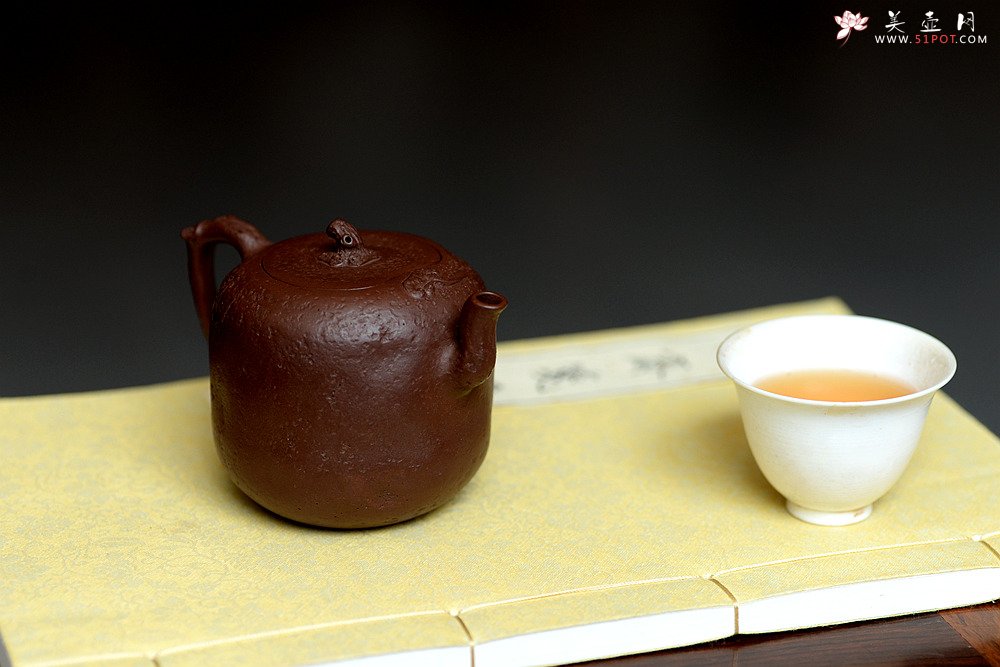 紫砂壶图片：潘丹初全手新作 泥‘玄’系列之玄石 古拙文气 如意灵芝 吉祥 - 美壶网