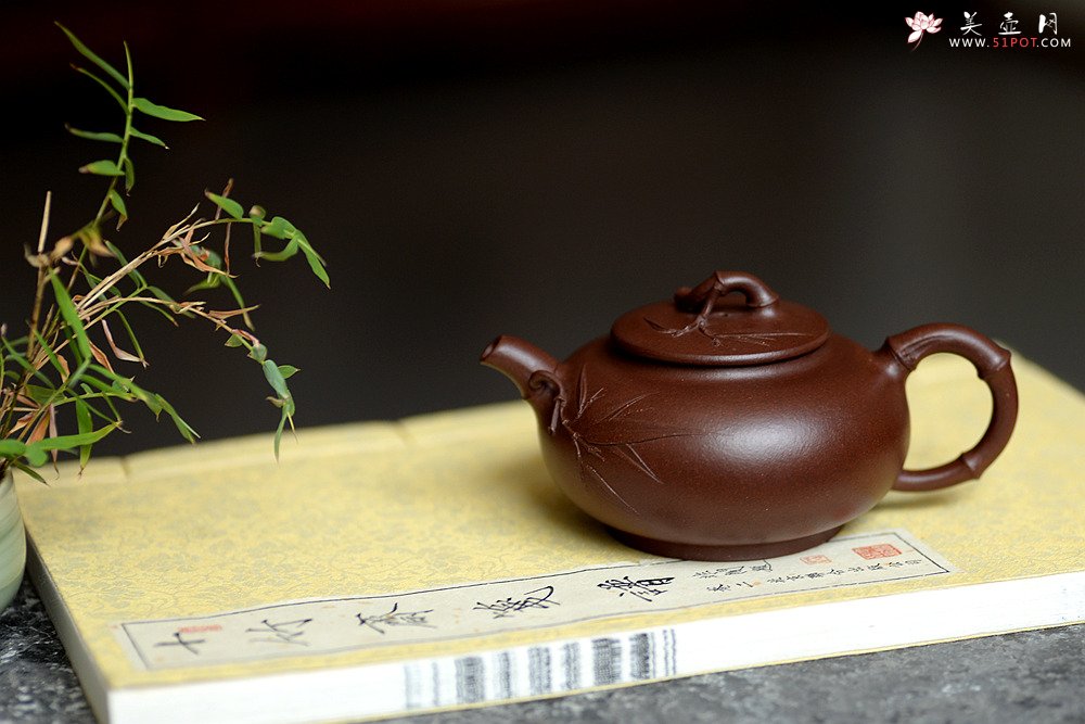 紫砂壶图片：优质老紫泥 大口实用 全手小智竹 贴叶飘逸 - 美壶网
