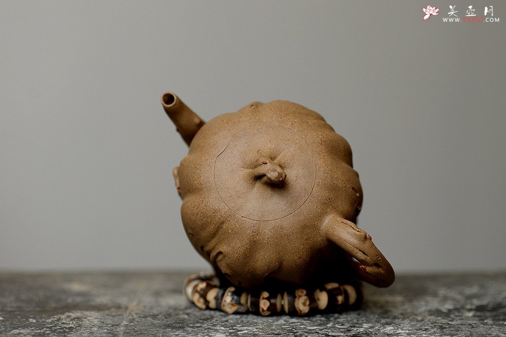 紫砂壶图片：刘秀全手经典作品 肌理自然生动 高挑挺拔 古朴之味~~颀长壶 - 美壶网