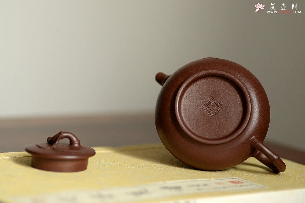 紫砂壶图片：优质老紫泥 大口实用 全手小智竹 贴叶飘逸 - 美壶网