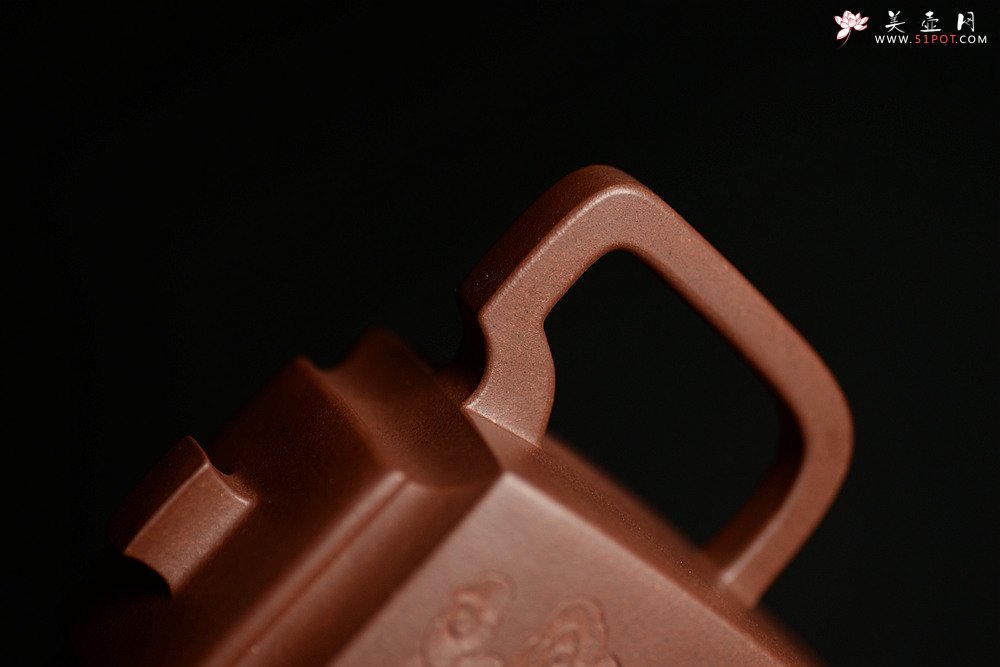 紫砂壶图片：挺拔刚正 稳重大方 文气装饰 空刻逸云 全手志在四方 - 美壶网