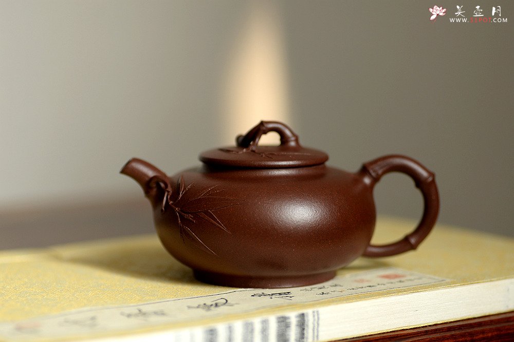 紫砂壶图片：优质老紫泥 大口实用 全手小智竹 贴叶飘逸 - 美壶网