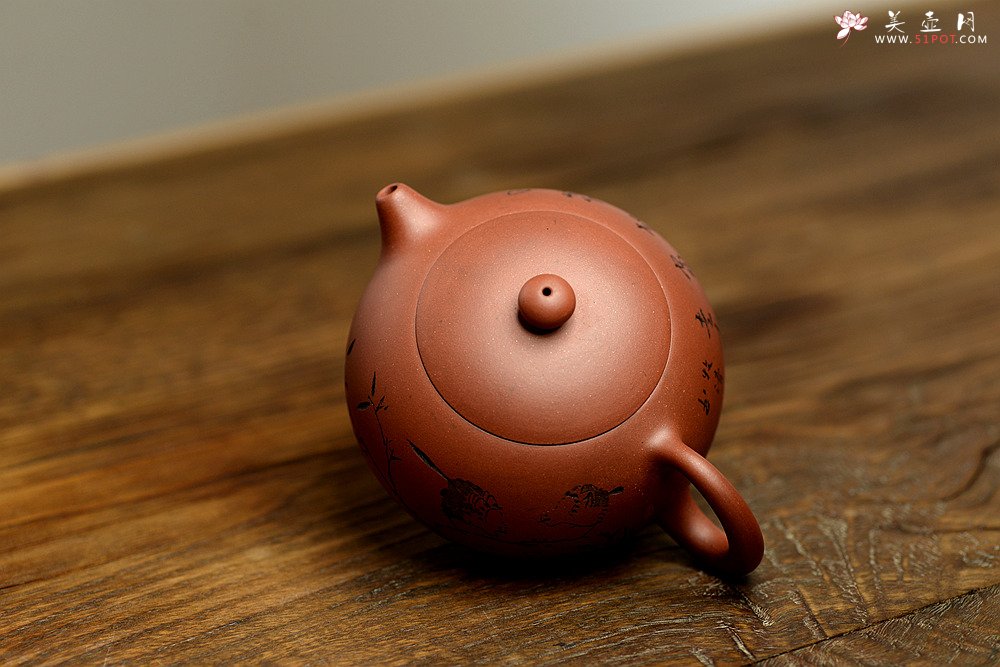 紫砂壶图片：优质老清水泥 圆润饱满 可人西施 文气的装饰  - 美壶网