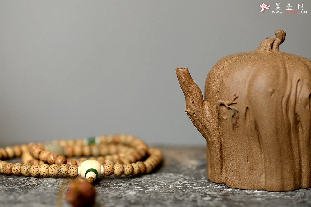 紫砂壶图片：刘秀全手经典作品 肌理自然生动 高挑挺拔 古朴之味~~颀长壶 - 美壶网