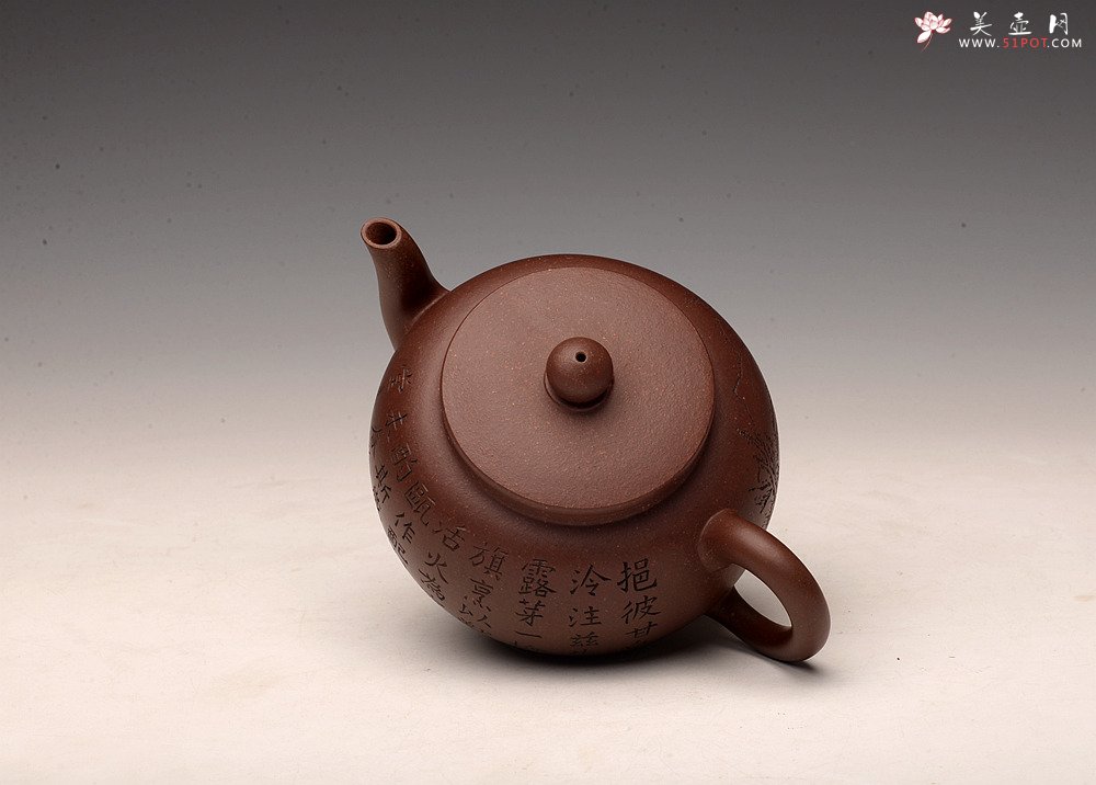 紫砂壶图片：张听钢精刻之作 全手平盖莲子 摹古清.申锡 耐品古朴 - 美壶网