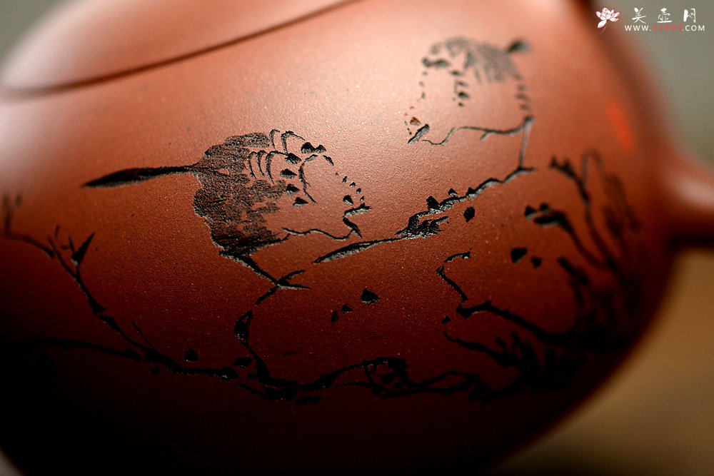 紫砂壶图片：优质老清水泥 圆润饱满 可人西施 文气的装饰  - 美壶网