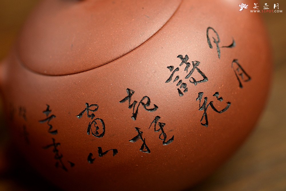 紫砂壶图片：优质老清水泥 圆润饱满 可人西施 文气的装饰  - 美壶网