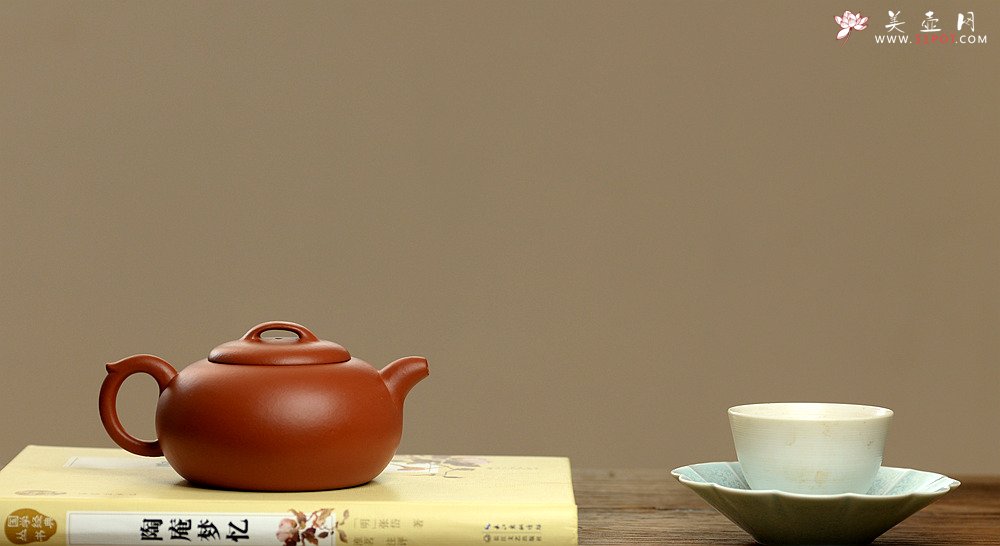 紫砂壶图片：徐亚春作品 实用性强 优质朱泥 娇艳可人 红泉 - 美壶网
