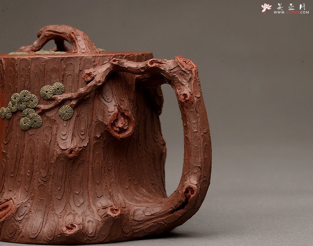 紫砂壶图片：优质地槽青 全手双色大黑松 引人流连 苍劲古松 - 美壶网