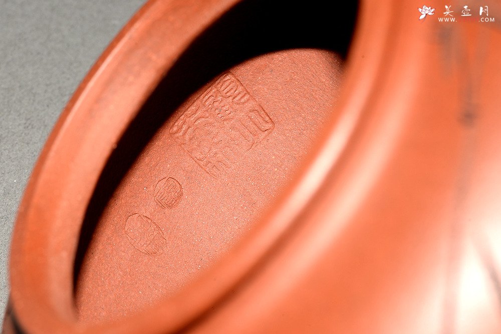 紫砂壶图片：端庄典雅 顾小英新作  全手紫韵 - 美壶网