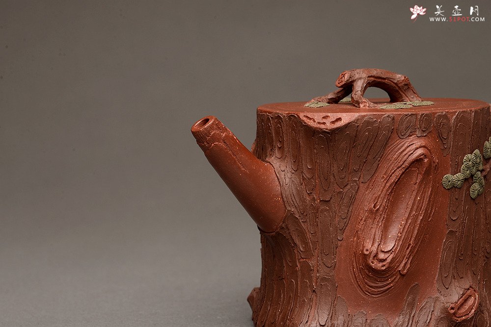 紫砂壶图片：优质地槽青 全手双色大黑松 引人流连 苍劲古松 - 美壶网