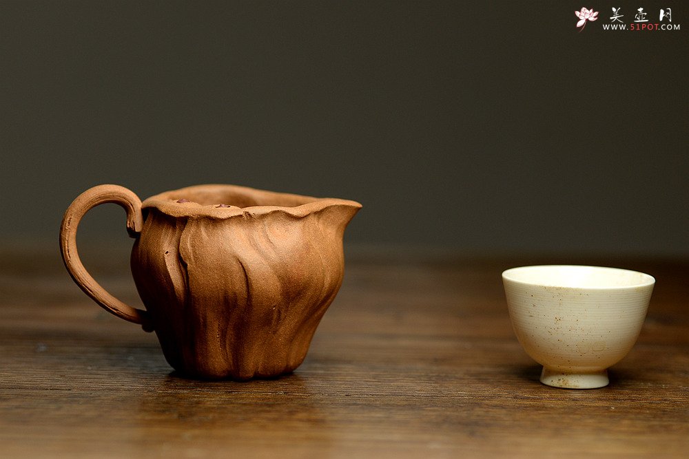 紫砂壶图片：学院派风格之全手莲蓬公道 肌理丰富 各有风味~ - 美壶网