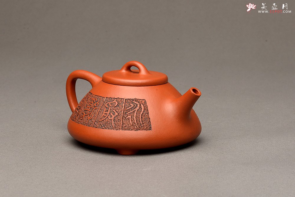 紫砂壶图片：徐亚春作品 优质朱泥 子冶石瓢 啄砂装饰 文气实用 - 美壶网