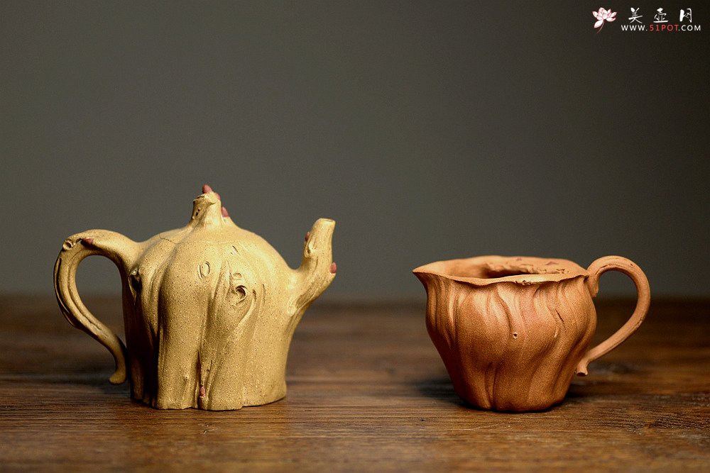 紫砂壶图片：学院派风格之全手莲蓬公道 肌理丰富 各有风味~ - 美壶网