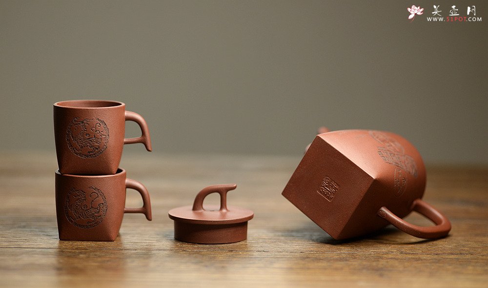 紫砂壶图片：詹黎明经典代表作 方圆之美 紫玉金砂 全手汉韵套组 张听刚装饰 金农清味~ - 美壶网