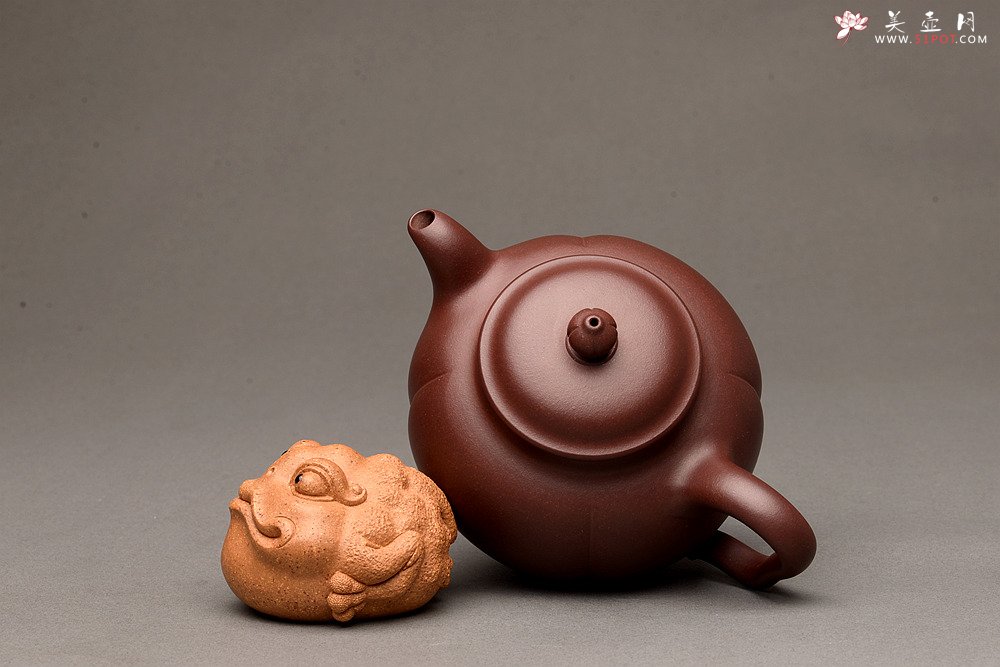 紫砂壶图片：陈进全手新作 大虚极 筋囊器型 难度之大 挺拔优雅 - 美壶网