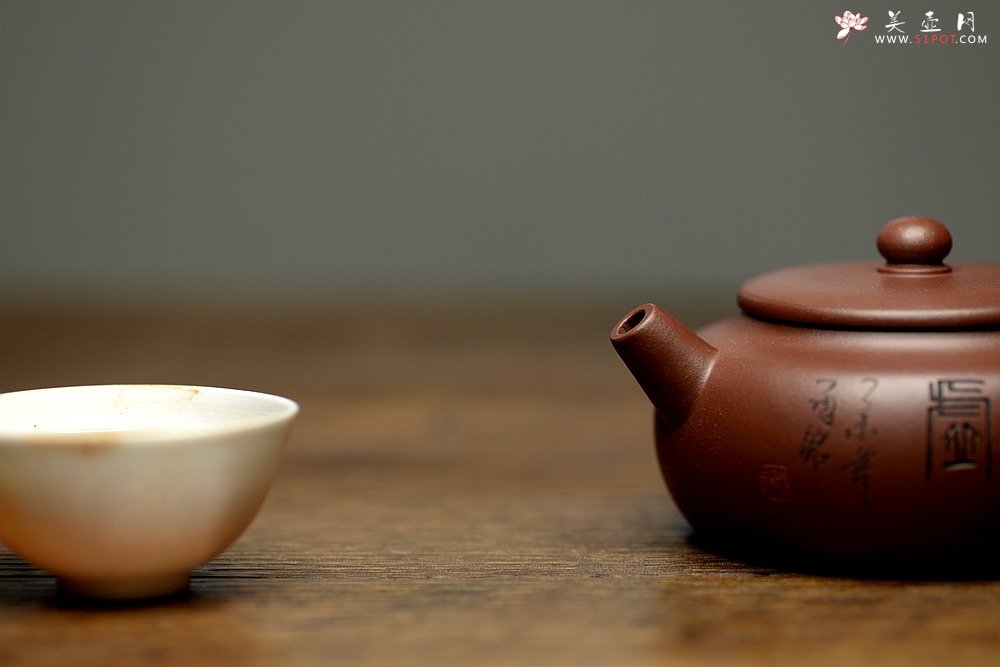 紫砂壶图片：实用佳器 秀气可爱 扁拙 - 美壶网